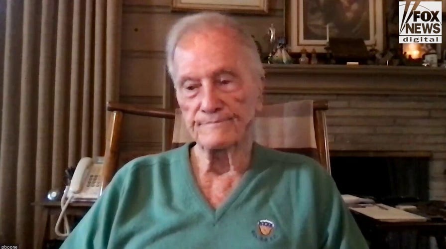 Pat Boone remembers how he embarrassed himself while meeting queen