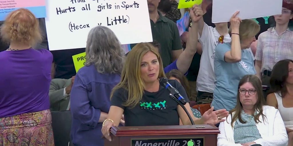 Illinois conservative activist speaks out against trans athletes in girls' sports at school board meeting