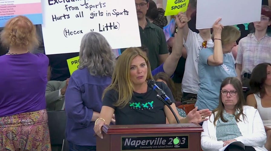 Illinois conservative activist speaks out against trans athletes in girls' sports at school board meeting