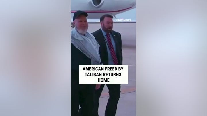 Un estadounidense liberado por los talibanes VUELVE A CASA