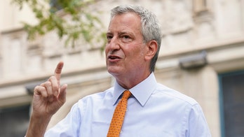 De Blasio tells New Yorkers not to travel for the holidays