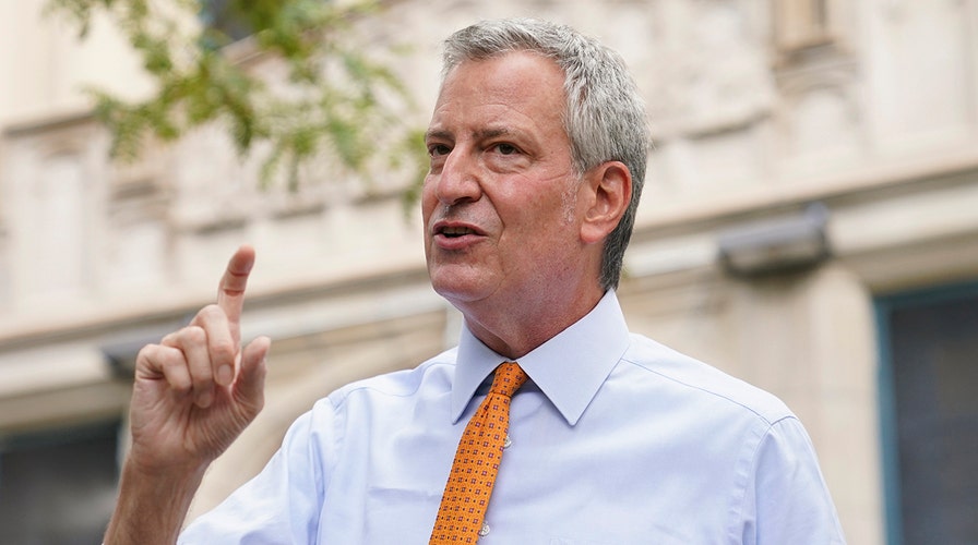 De Blasio makes last-minute decision to delay in-person learning for public school students