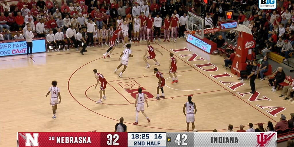 Tucker DeVries drills stepback 3-pointer, extending Indiana's lead over Nebraska