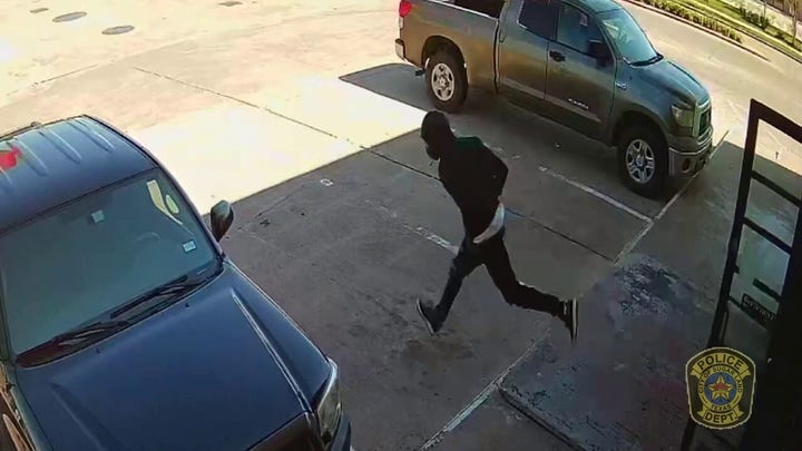 Armed robbery suspect chased out of Texas convenience store by armed clerk