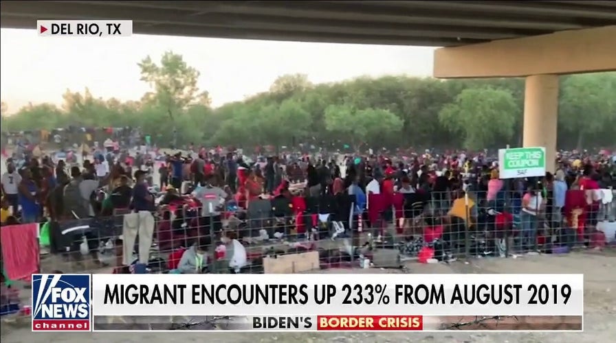 Crowd of migrants grows under Texas bridge as Border Patrol overwhelmed