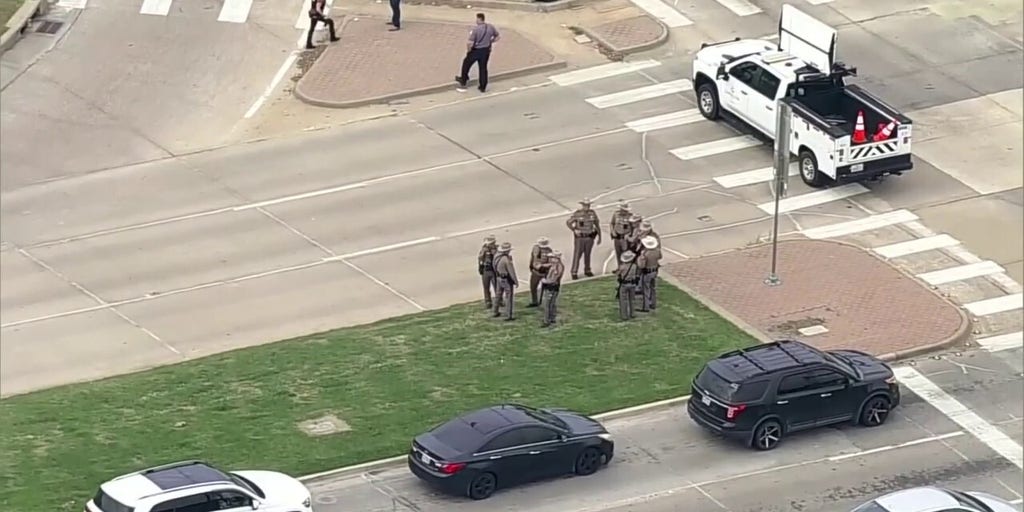 Authorities respond to Texas shooting, 2 dead