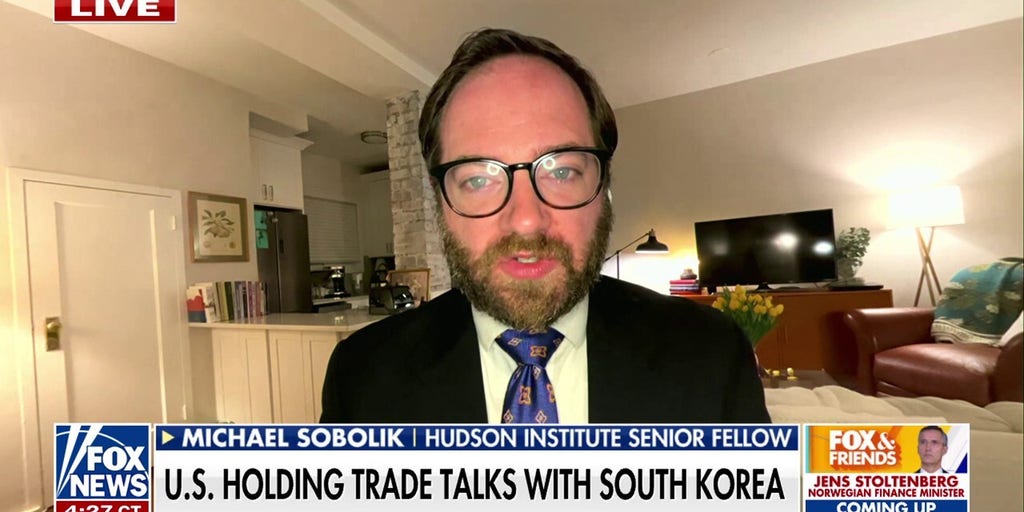 Trump admin cautioned against 'thinking too small' about trade with China amid tariff feud