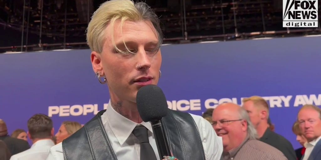 Machine Gun Kelly talks friendship with Jelly Roll