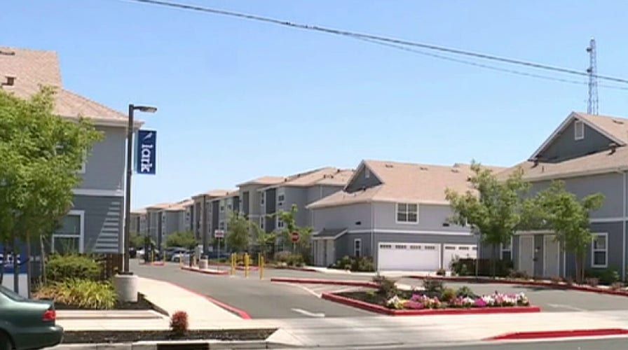 Americans move from cities to the suburbs	