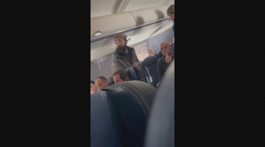 Man on United flight to Boston attempts to stab stewardess
