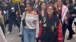 Susan Sarandon marches with raging anti-Israeli protesters outside Columbia University - Fox News