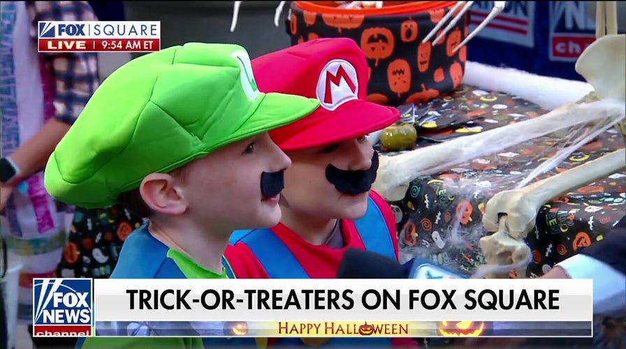 'Fox & Friends Weekend' rings in Halloween with costume parade in Fox Square