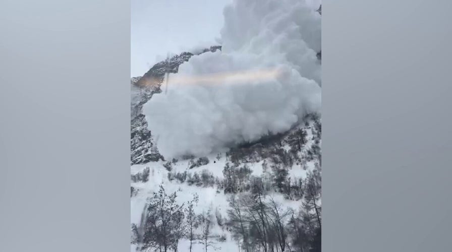 Avalanche slams into moving train in Swiss Alps | Fox News Video