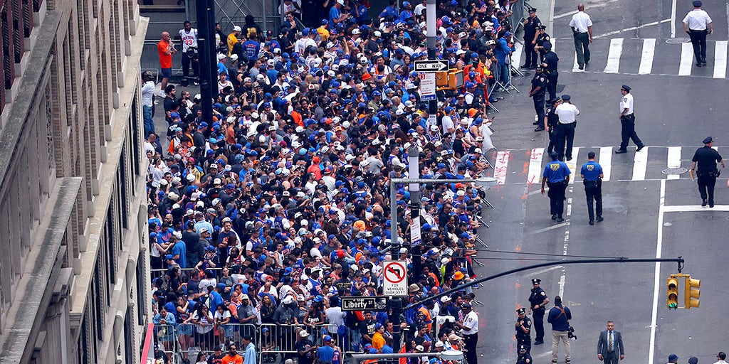 WATCH LIVE: New York Knicks fans flood 'Canyon of Heroes' for NBA title parade