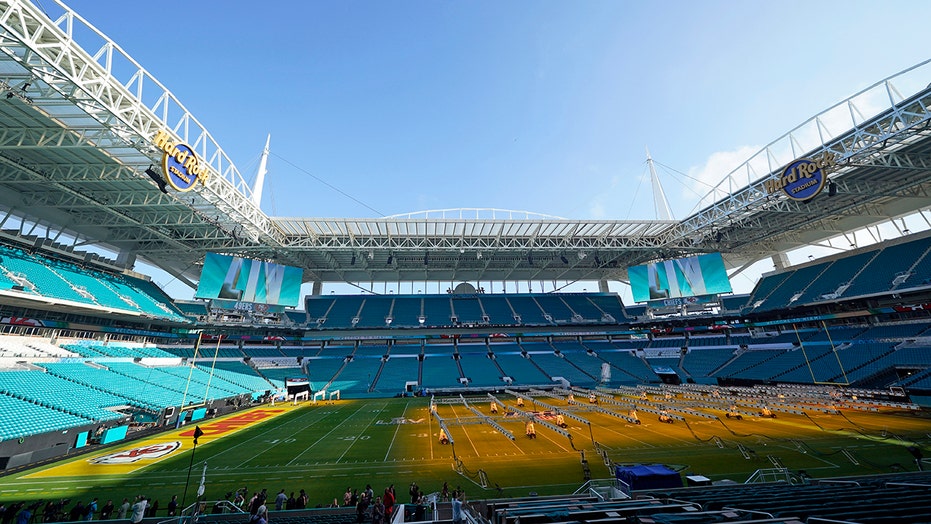 Players, fans, and the city of Miami get ready for Super Bowl LIV