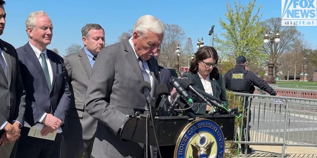 Dems discuss new bills aimed at stopping Trump from relocating fed agencies outside DC