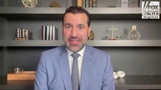 Luigi Mangione's livestream push is a stunt to 'pressure jurors': fmr prosecutor