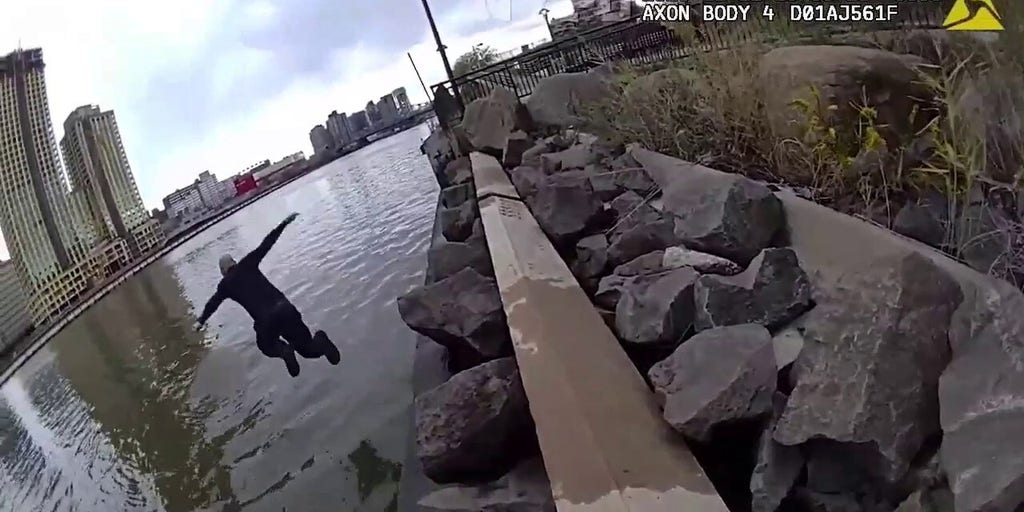 NYPD body cam video shows officers pull teen girl from Harlem River in rescue operation