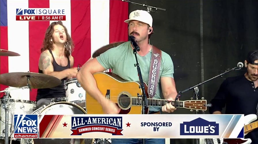  Riley Green performs ‘Damn Good Day to Leave’