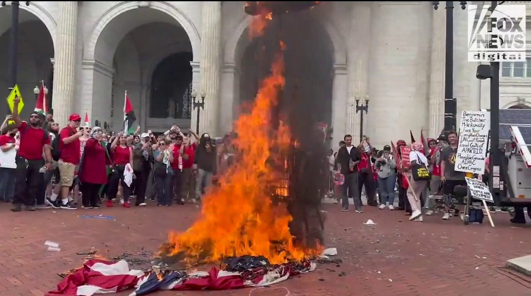 Senator Ted Cruz Probes National Park Service Over Pro-Hamas Demonstration in Washington, D.C.