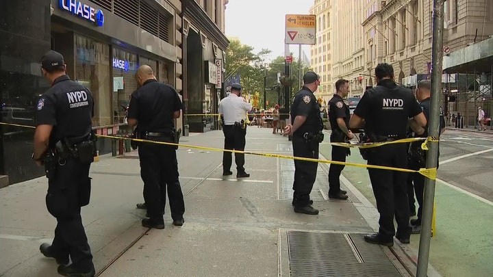 Man slashed by hatchet-wielding attacker at Lower Manhattan ATM