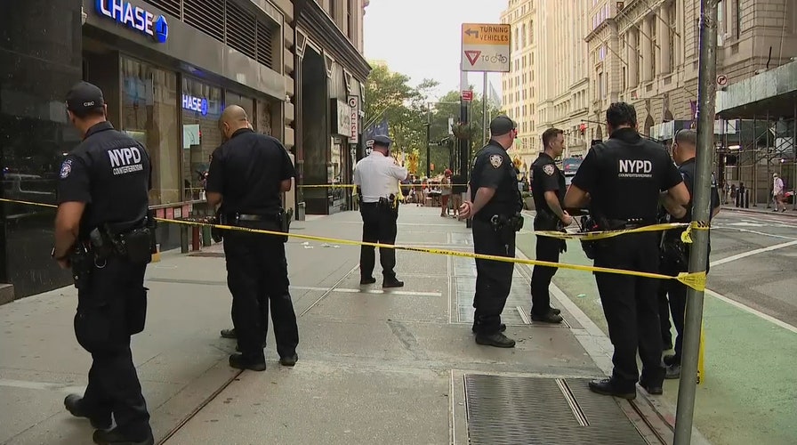 Man slashed by hatchet-wielding attacker at Lower Manhattan ATM