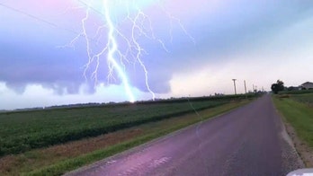 'Beautiful' storm captured in Illinois as severe weather brings tornadoes, flash flooding