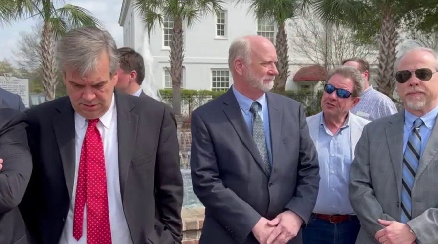 Prosecution team in Alex Murdaugh's murder trial leaves for lunch