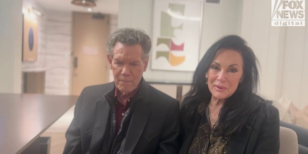 Randy and Mary Travis discuss his new Christmas song