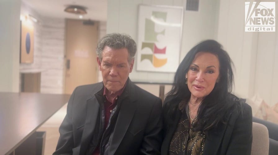 Randy and Mary Travis sermon   his caller   Christmas song