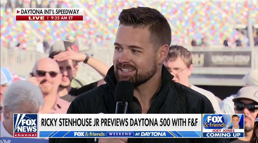 Ricky Stenhouse Jr. gets ready for Daytona 500 with 'Fox & Friends'