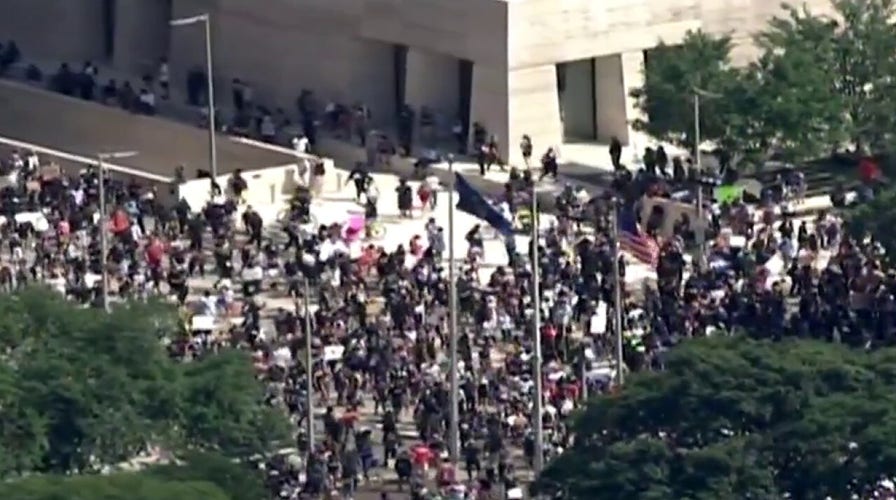 Thousands gather for George Floyd public viewing in Houston