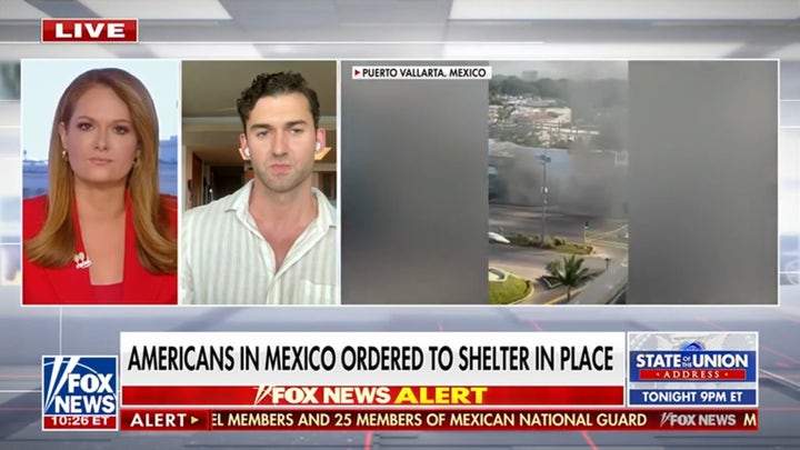Un turista estadounidense varado en Puerto Vallarta describe el caos provocado por los cárteles y los incendios