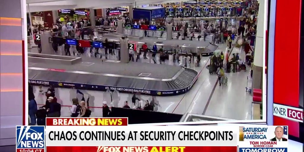 Trump signs order to pay TSA agents