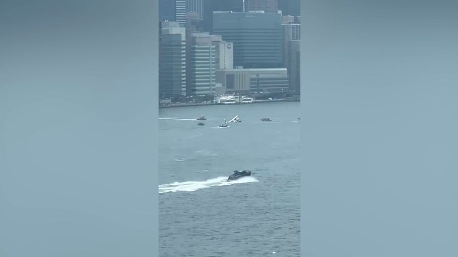 8 rescued after seaplane makes hard landing in NYC's East River