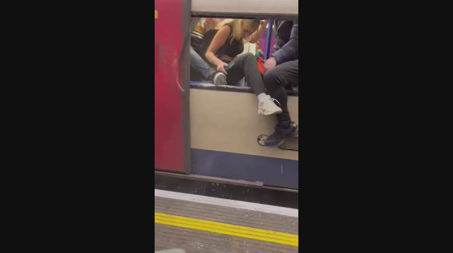 London Tube car fills with smoke, commuters break windows to escape