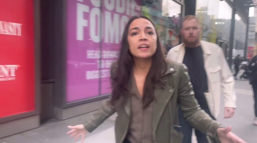 Pro-Palestinian protesters AOC outside theater, demand she call Israel-Hamas war a ‘genocide’