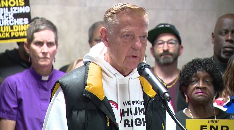 Chicago priest tells Trump to 'shut up' after weekend violence post