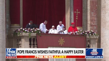 Pope Francis surprises crowds at Vatican on Easter Sunday