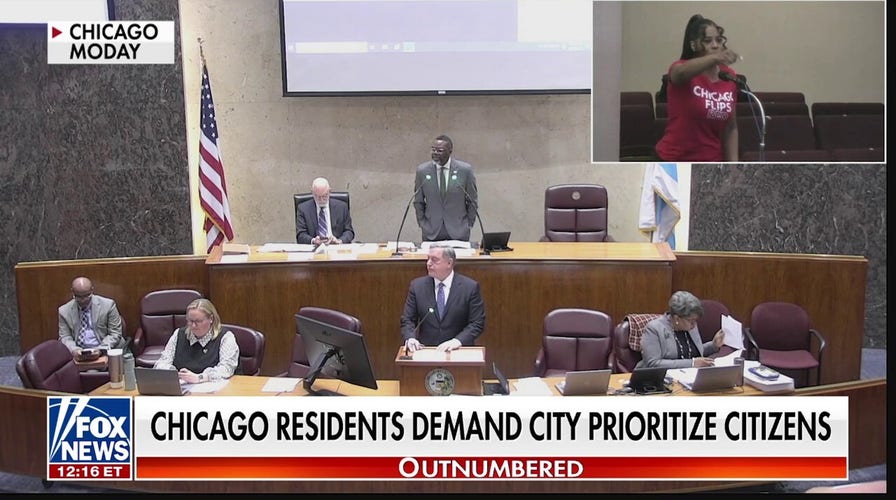 Los residentes Chicago Chicago estallan contra el alcalde liberal porque los recursos de la ciudad se destinan a los inmigrantes