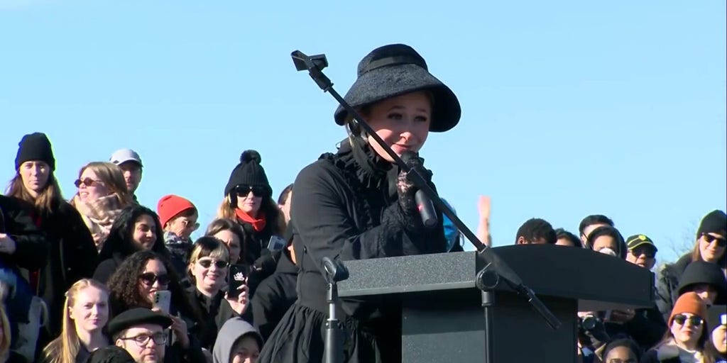 Mary Todd Lincoln impersonator eulogizes the penny at mock funeral