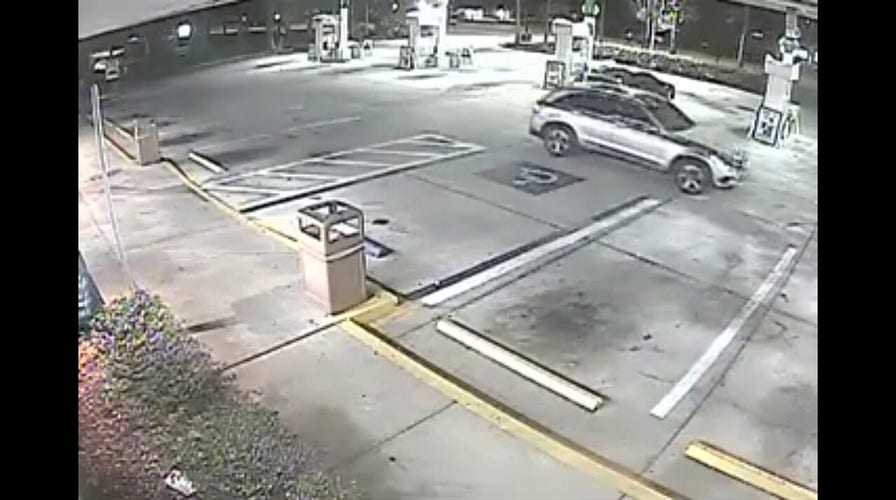 Surveillance video of suspect vehicle in shooting death of Florida veteran