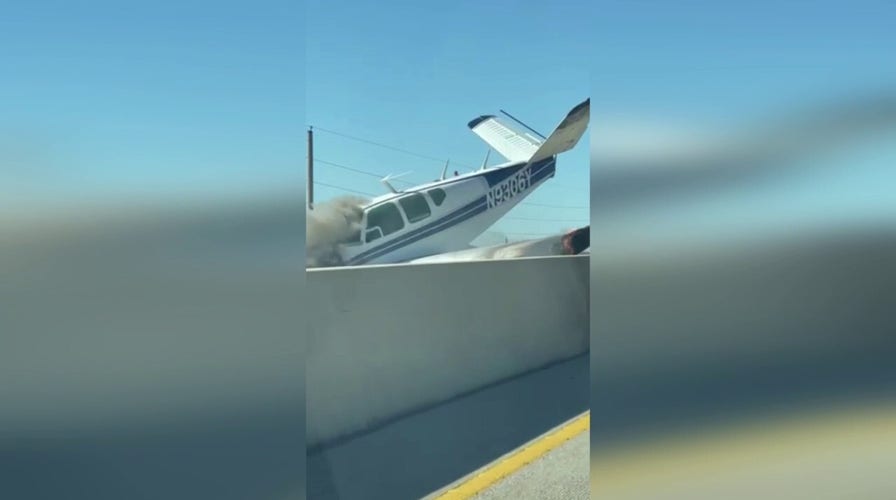 Small plane crashes on highway north of Houston