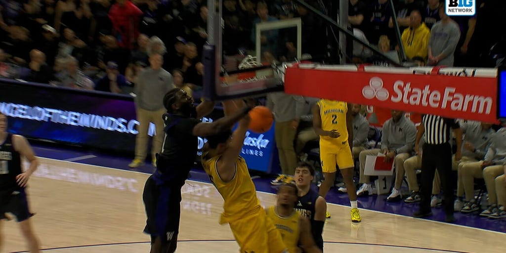 Michigans' Yaxel Lendeborg Threads the Pass to Aday Mara for a Slam Dunk vs. Washington