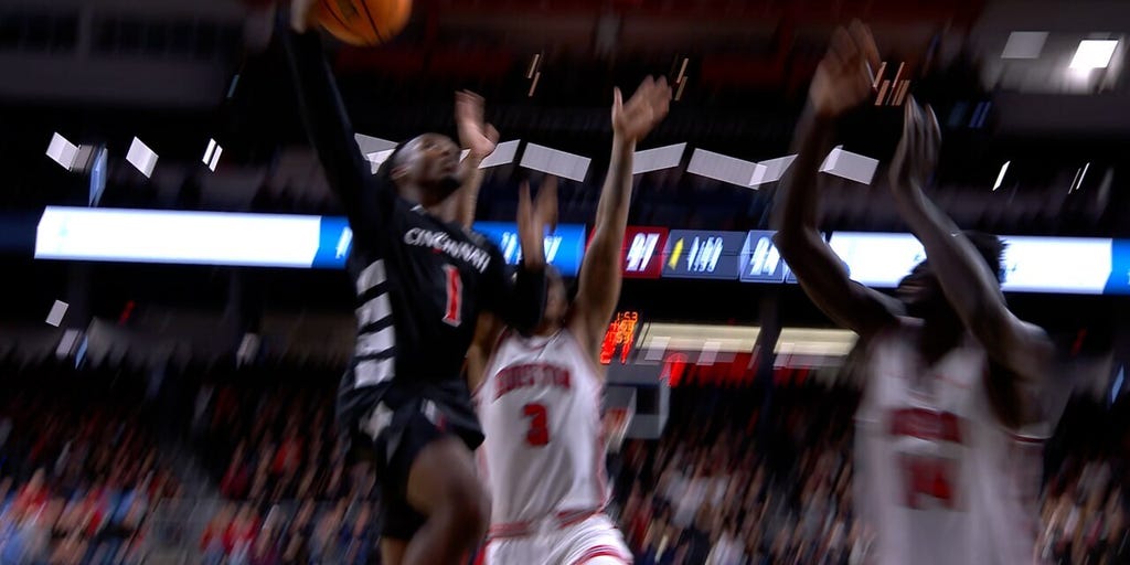 Day Day Thomas powerful drive towards the basket extends Cincinnati's lead over No. 8 Houston