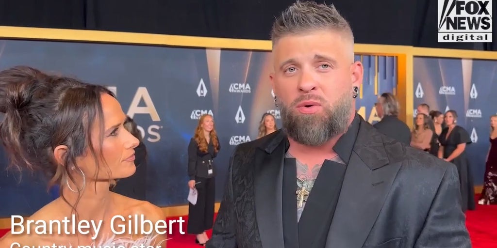 Brantley Gilbert gushes about CMAs host Lainey Wilson