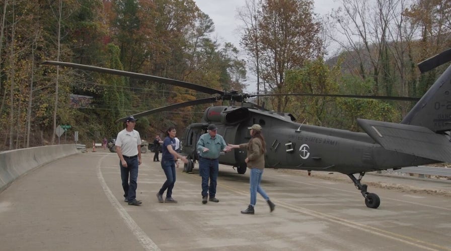 La gobernadora Kristi Noem se une al reverendo Franklin Graham de Samaritan's Purse para enviar por avión ropa de abrigo a los supervivientes de Helene en Carolina del Norte