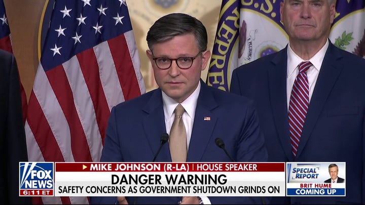 El presidente de la Cámara de Representantes, Johnson, expresa su preocupación por la seguridad mientras se prolonga el cierre del Gobierno