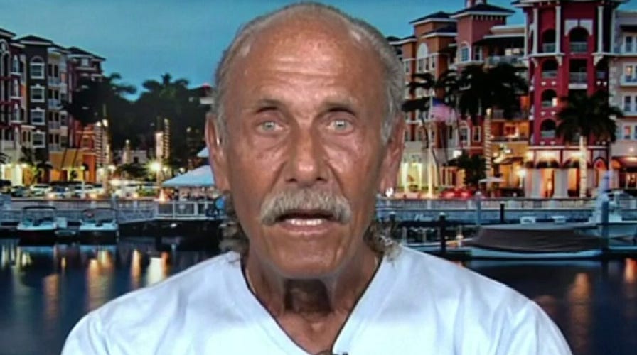 'Hardcore Pawn' star Les Gold: Customers are pawning items to make it through the week