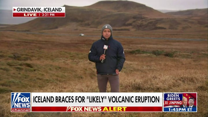  Iceland prepares for likely volcanic eruption